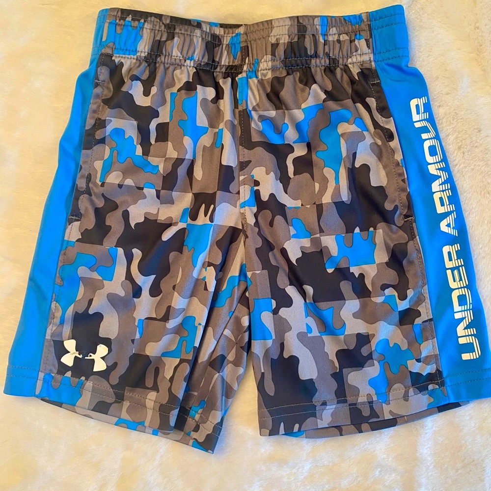 Boys Under Armour shorts size 5